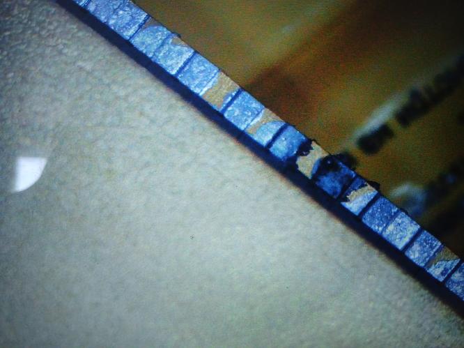 Пример неработающего лазерного блока Сломанная лазерная сборка в манипуле