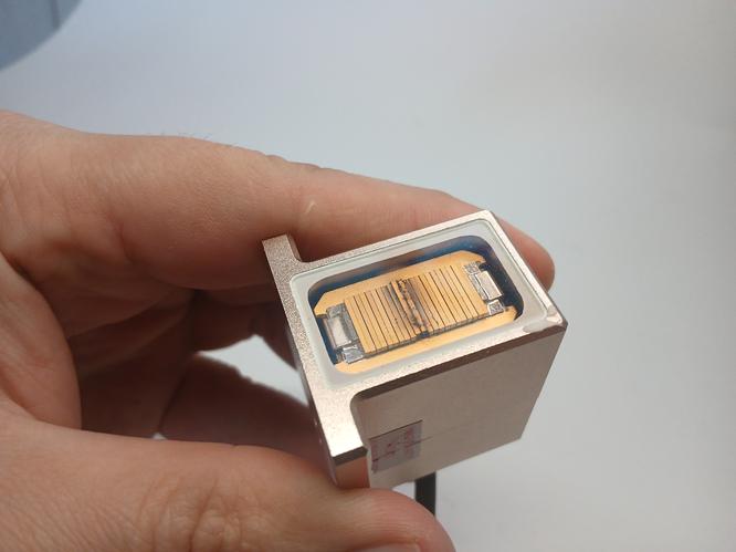 Диодный стек 808нм после сгорания — макроканальный тип Обгоревший лазерный блок 808нм (макроканал)